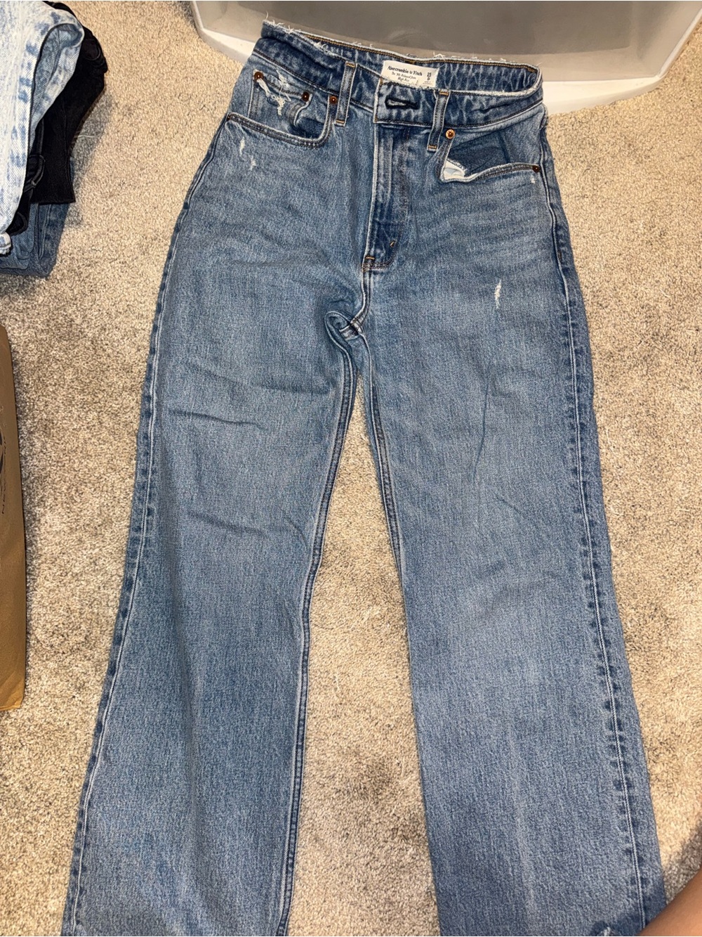 Abercrombie & Fitch High-Rise Straight Leg Jeans - Light Blue Wash